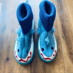 Garnet Hill pure wool boys shark slippers Sz 3